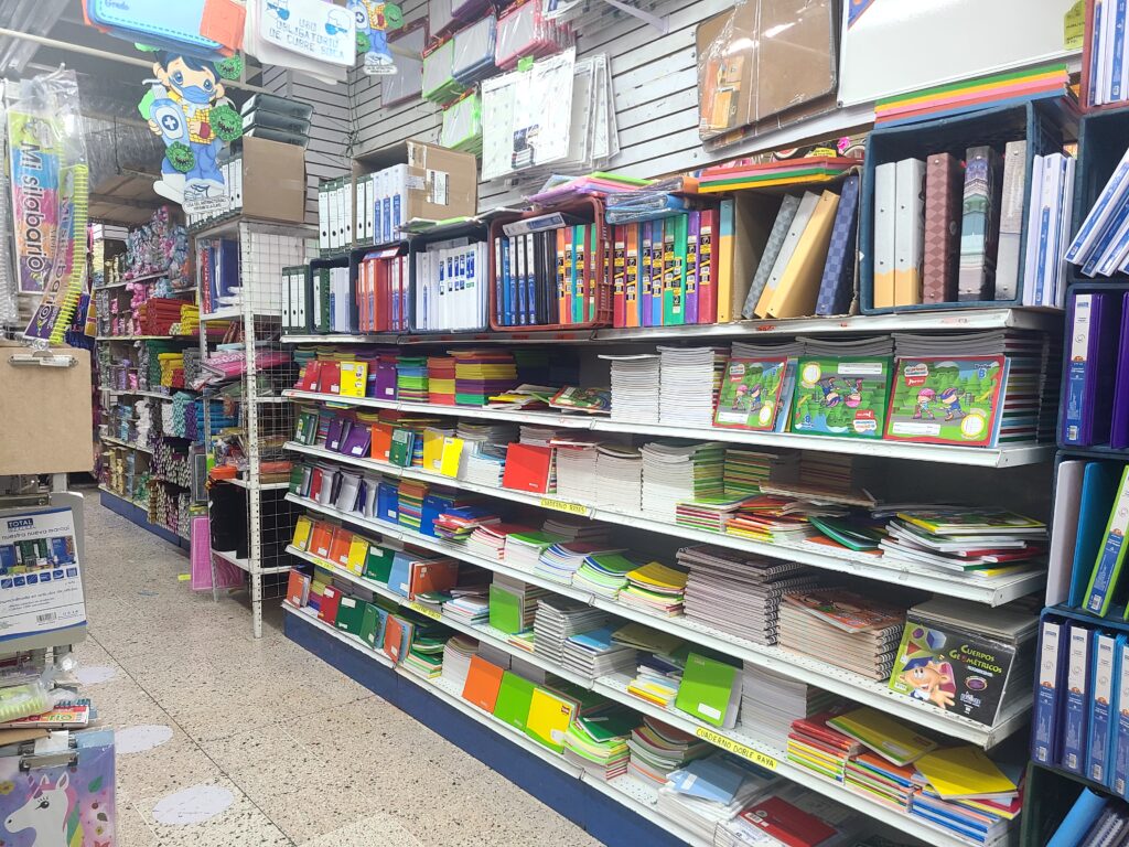 cuadernos escolares y carpetas organizadores en papelería La Victoria Orizaba Centro