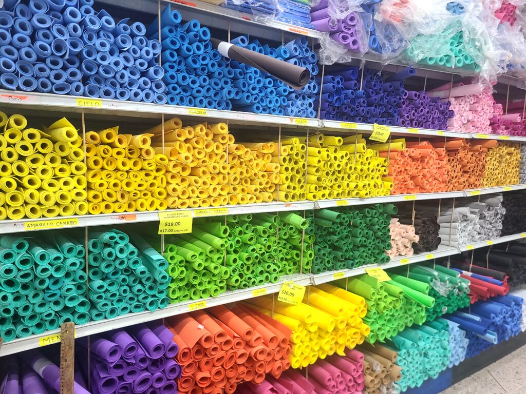 pliegos de papel fomy en papelería La Victoria